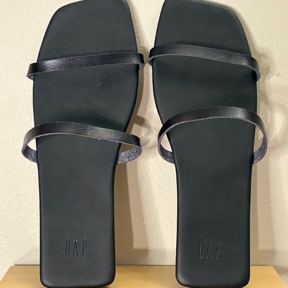 3/$10⚡️GAP Black Leather Strap Minimalistic Square Toe Slip-on Sandal Size 9 - Picture 2 of 10